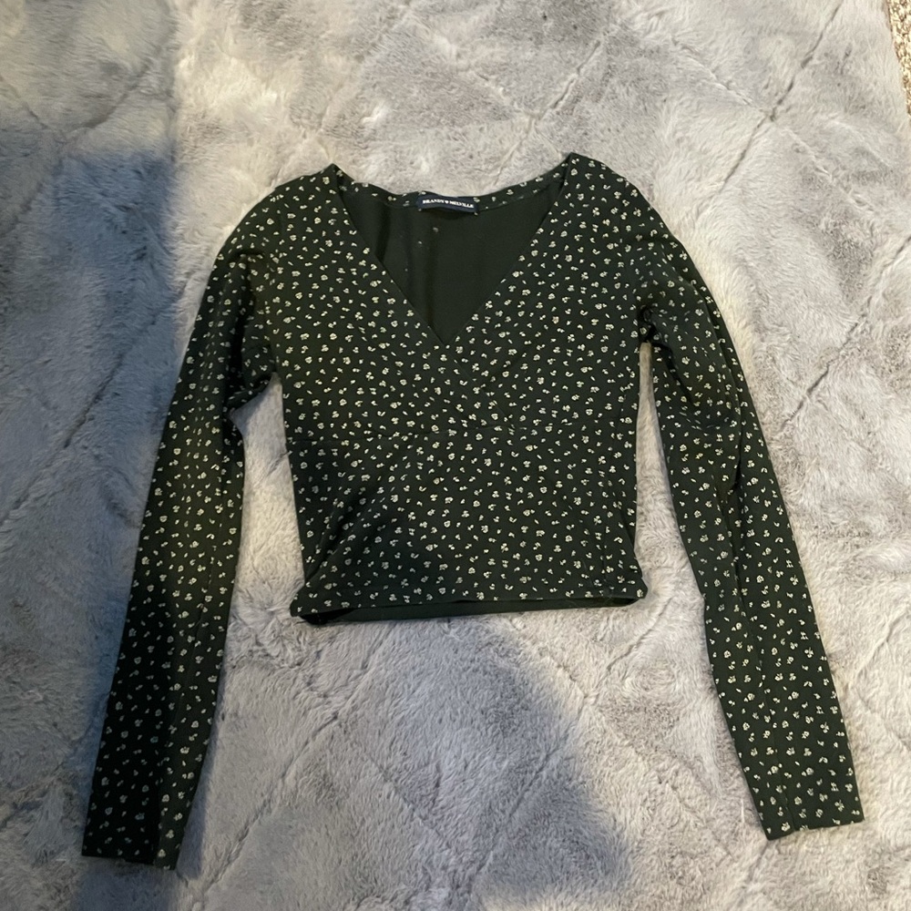Long sleeve green Brandy Melville crop top